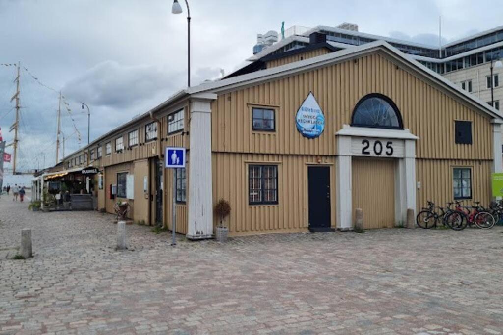 Botel Husbaten Vega 2